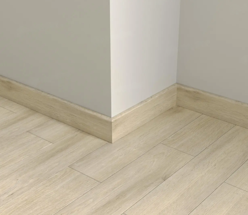 Плинтус Alpine Floor Parquet Light Дуб Медия SK 13-20 2200×80×12,5 фото в интерьере